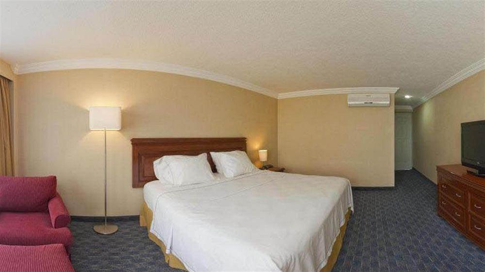 Holiday Inn Express Toluca By Ihg Exterior foto